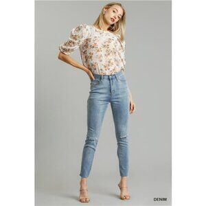 Umgee 5-Pockets Distressed Detail Stretch Denim Skinny Jeans with Unfinished Hem